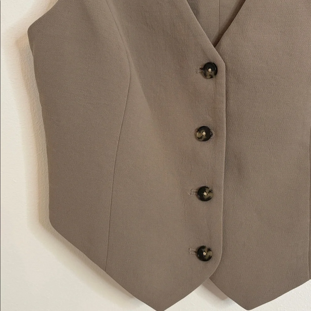 Wilfred Pacino Vest - Picture 5 of 9